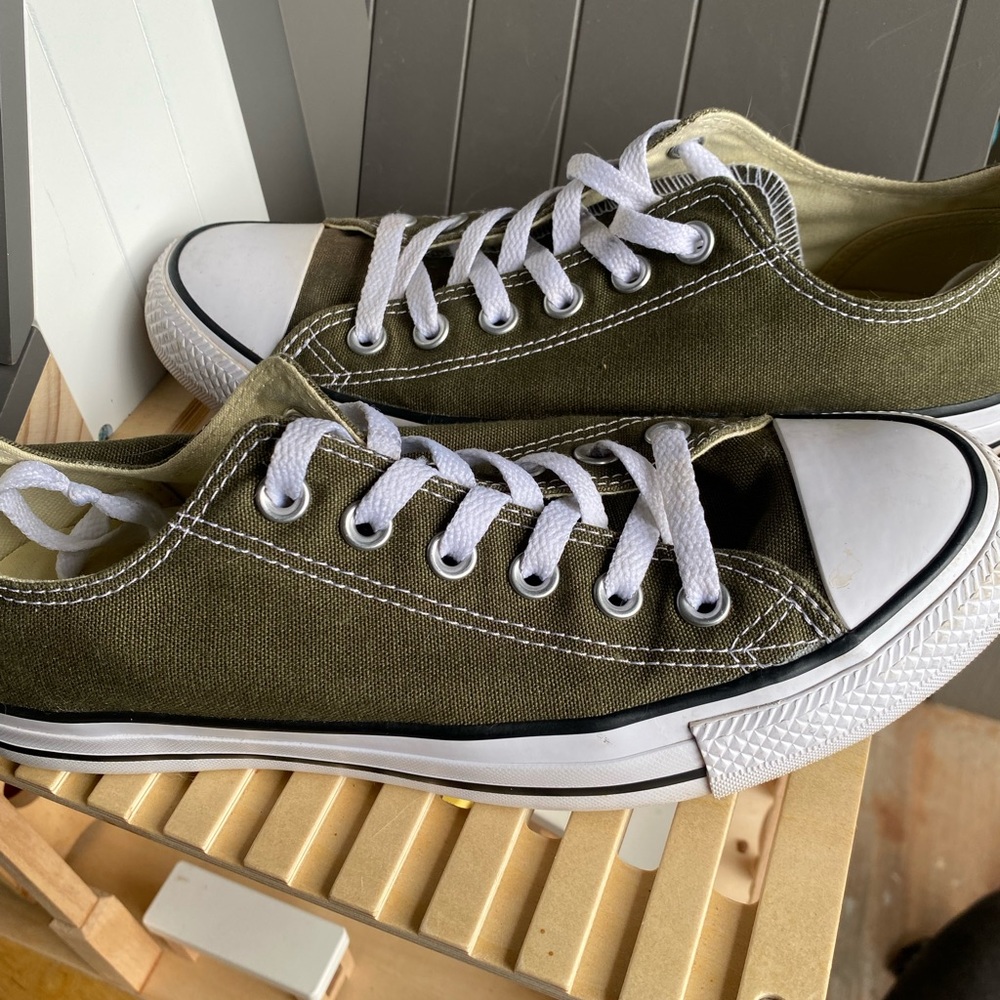 Men’s converse like new